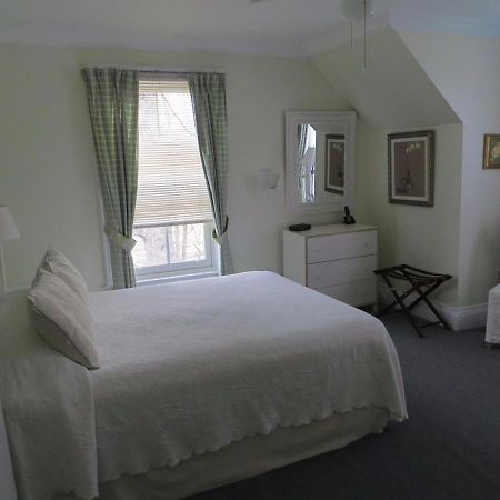 Dunlop Inn Baddeck Bagian luar foto
