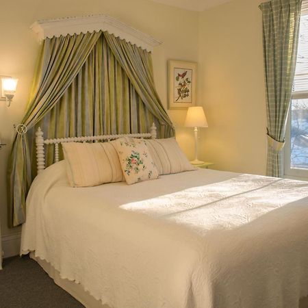 Dunlop Inn Baddeck Bagian luar foto