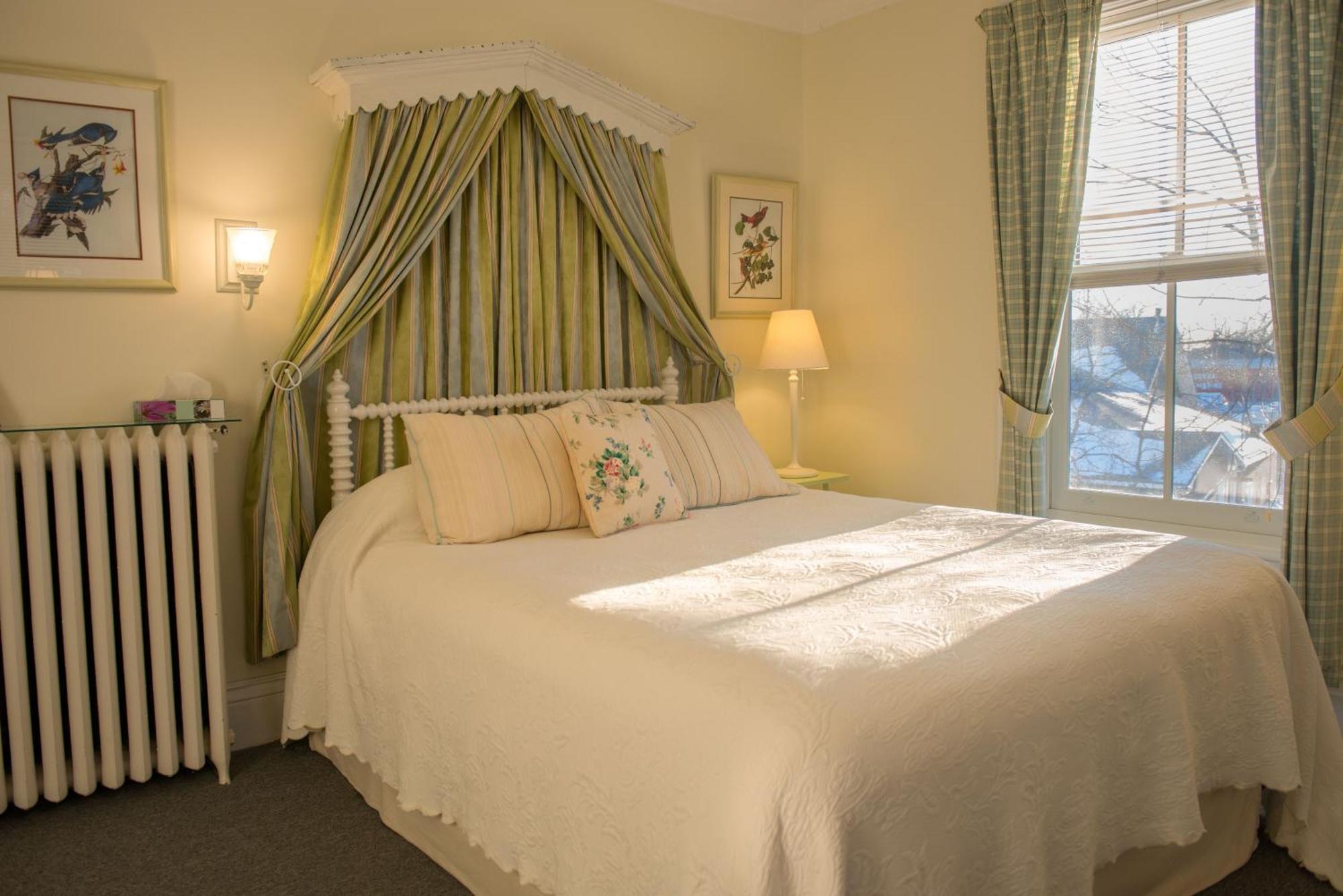 Dunlop Inn Baddeck Bagian luar foto