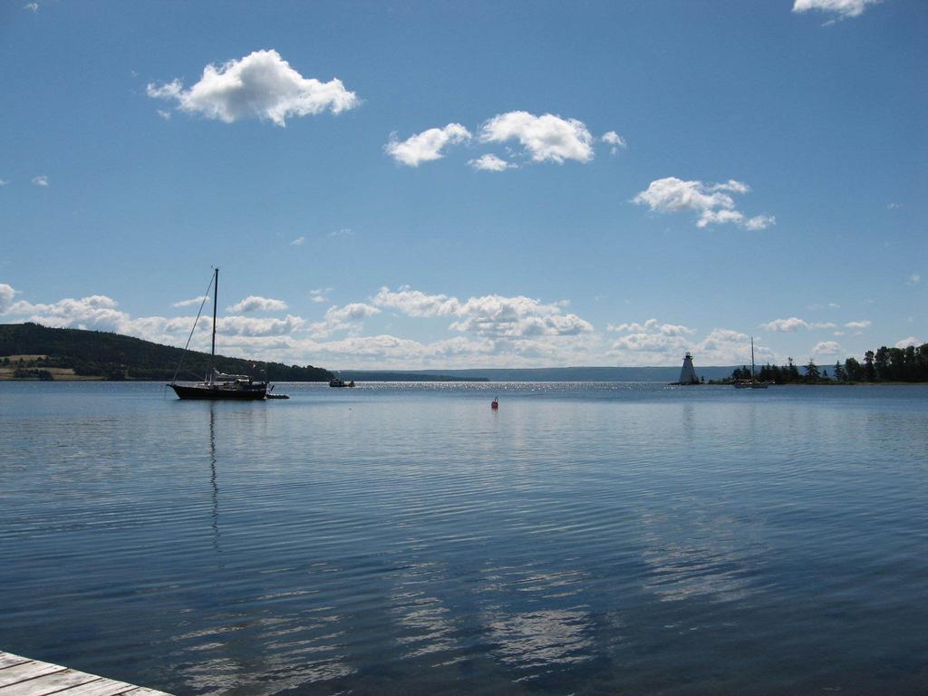 Dunlop Inn Baddeck Bagian luar foto