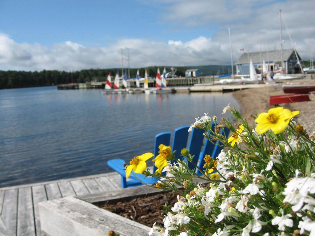 Dunlop Inn Baddeck Bagian luar foto