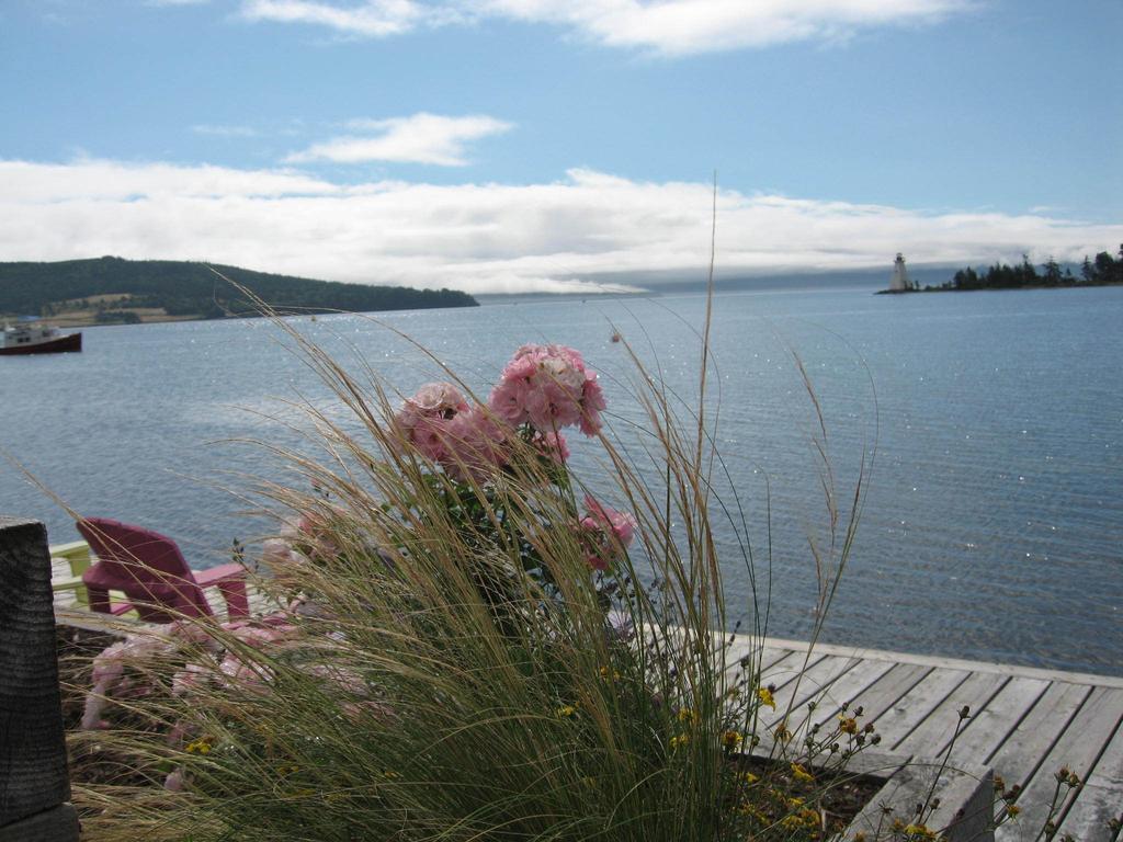 Dunlop Inn Baddeck Bagian luar foto
