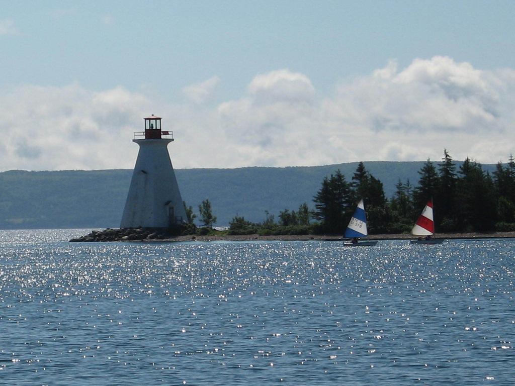 Dunlop Inn Baddeck Bagian luar foto