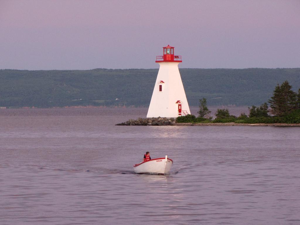 Dunlop Inn Baddeck Bagian luar foto