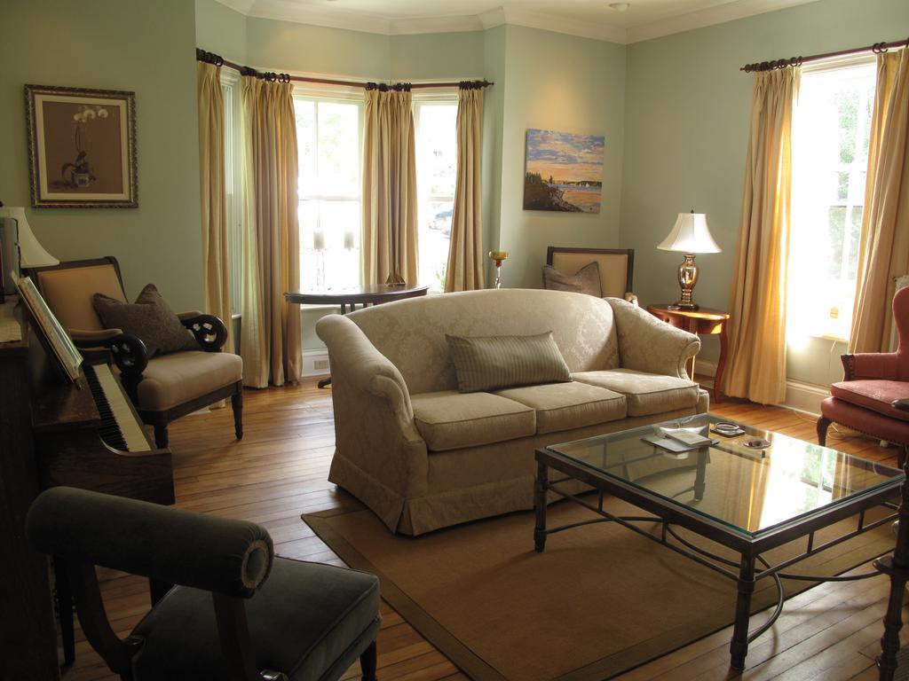 Dunlop Inn Baddeck Bagian luar foto