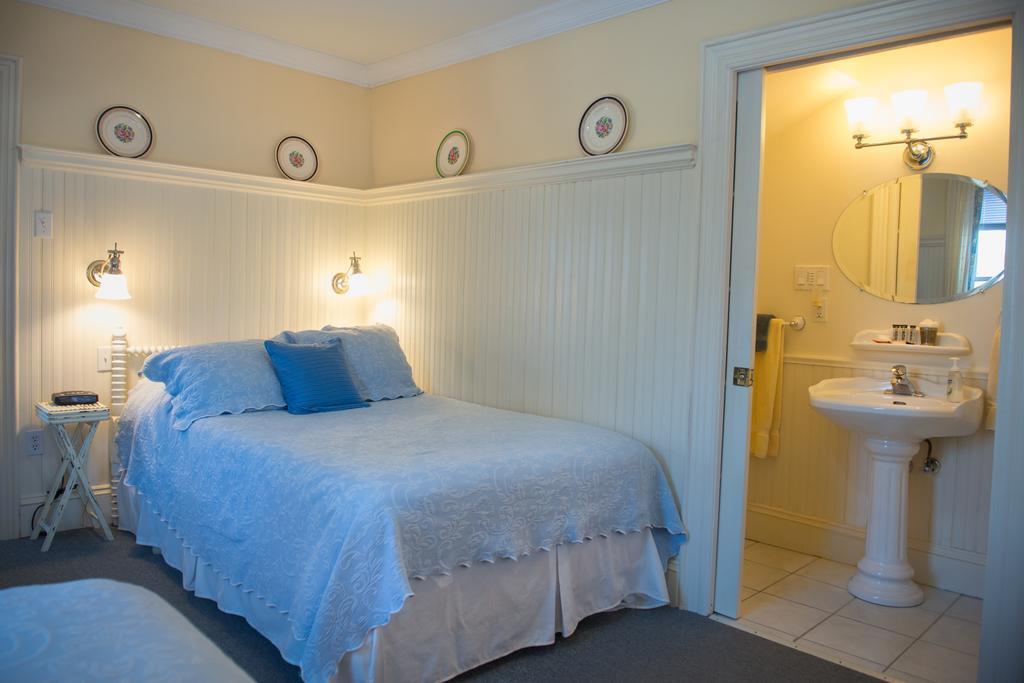 Dunlop Inn Baddeck Bagian luar foto