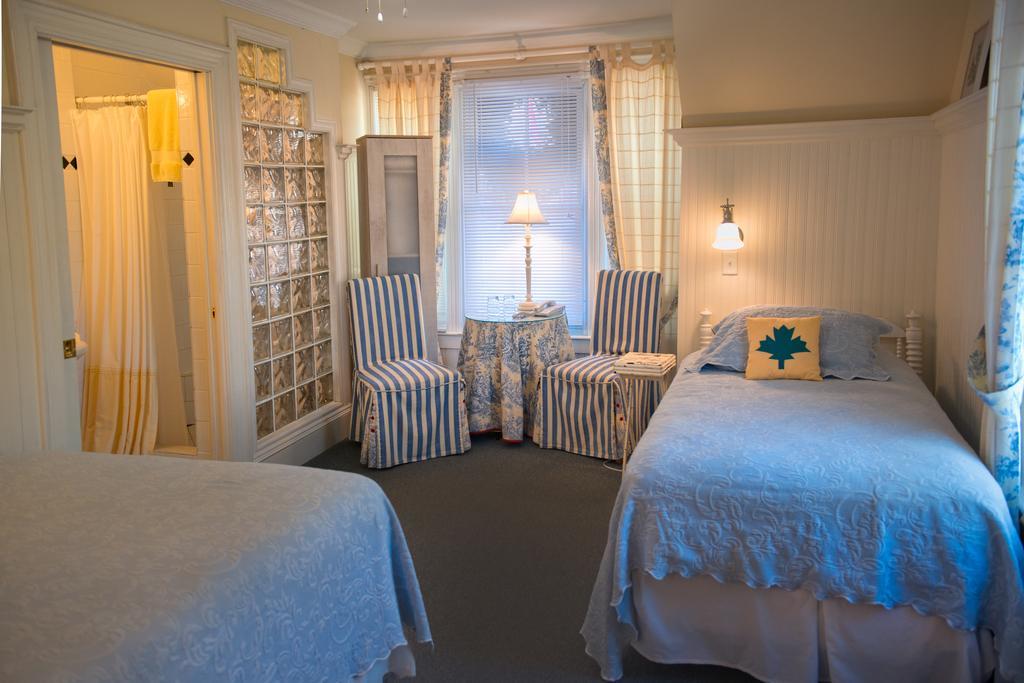 Dunlop Inn Baddeck Bagian luar foto